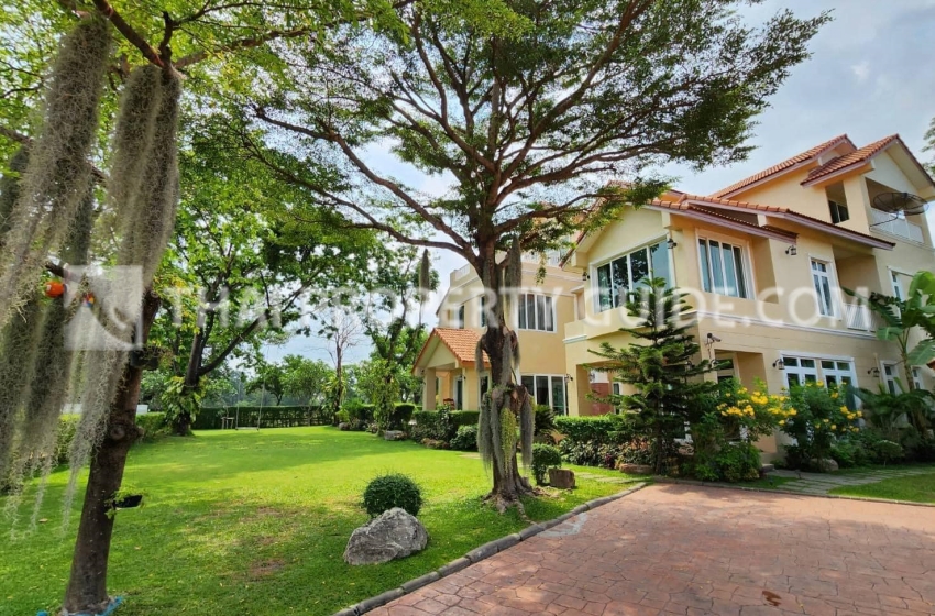 House with Private Pool in Bangnatrad 